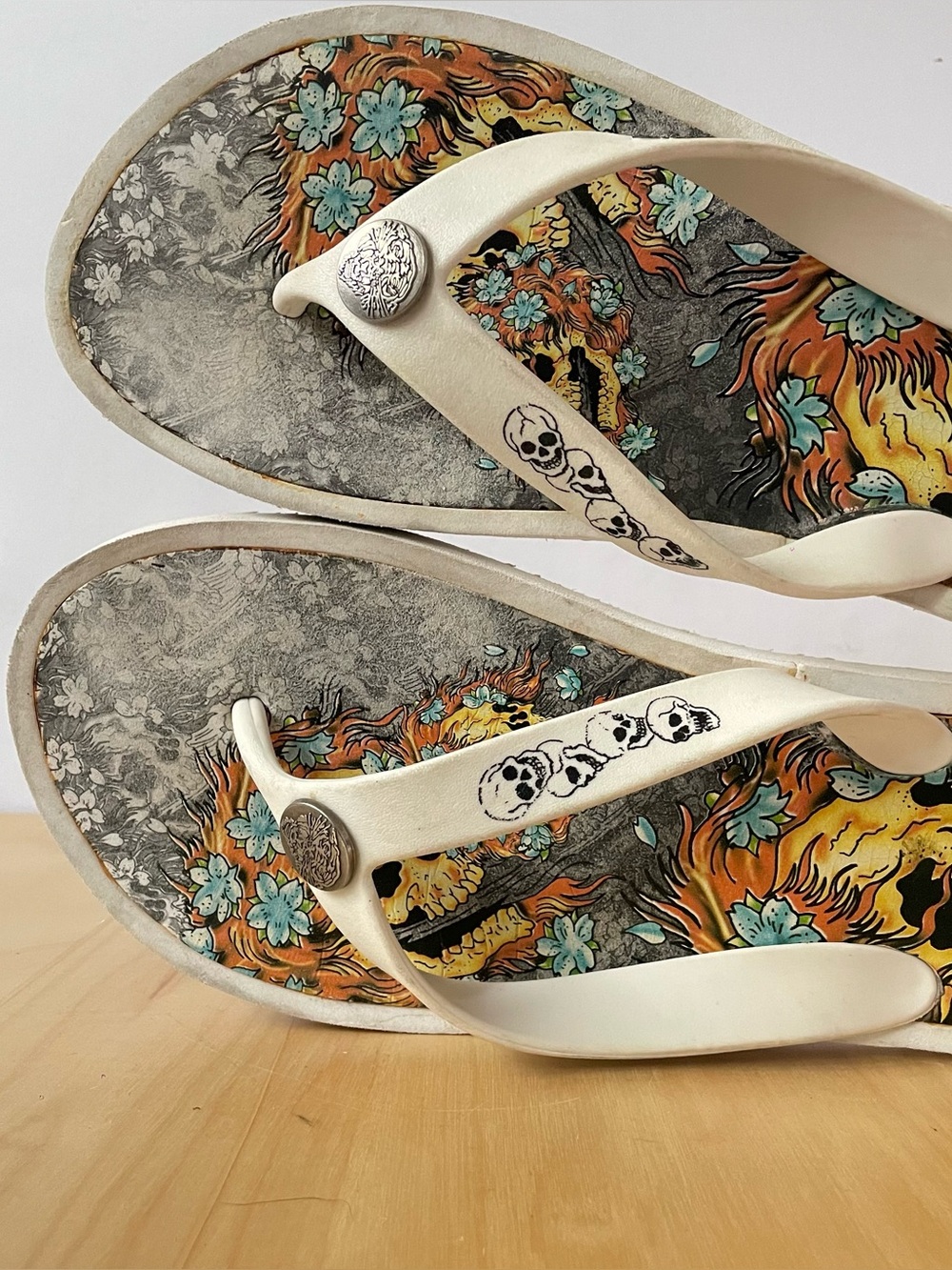 Vintage Ed Hardy thong-style flip-flop sandals | US 9